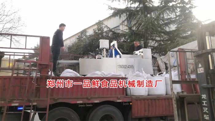 浙江臺(tái)州客戶(hù)訂購(gòu)的自動(dòng)疊片燴面機(jī)發(fā)貨啦(圖1)