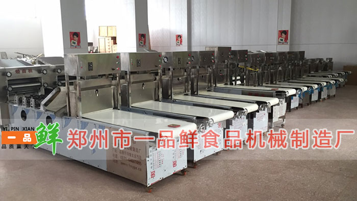 型燴面機(jī)HMJ-7(500型)(圖3) 倉庫中的HMJ-7型(500型)燴面機(jī)