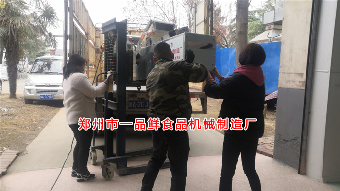 燴面機(jī)已裝車(chē)發(fā)往目的地